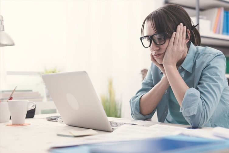 للحساب اليومي للسعرات الحرارية مع التغذية الكافية ، يجب عليك حتى مراعاة العمل المكتبي